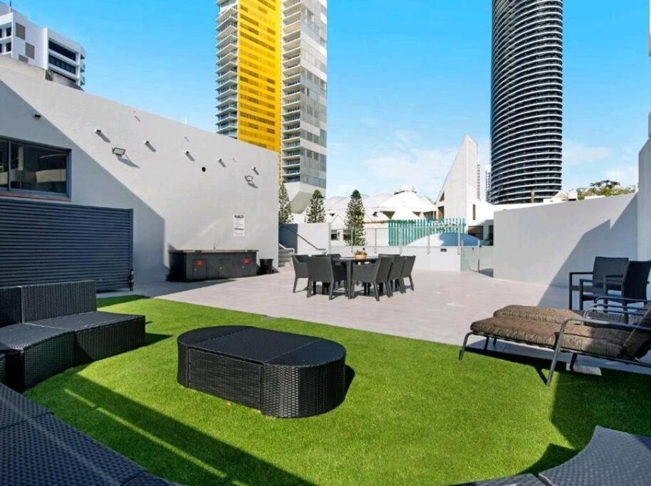 Broadbeach Victoria Square Gold Coast Exterior foto
